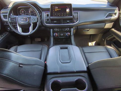 Used 2024 GMC Yukon XL SLT w/ SLT Luxury Package AWD/4WD image 19