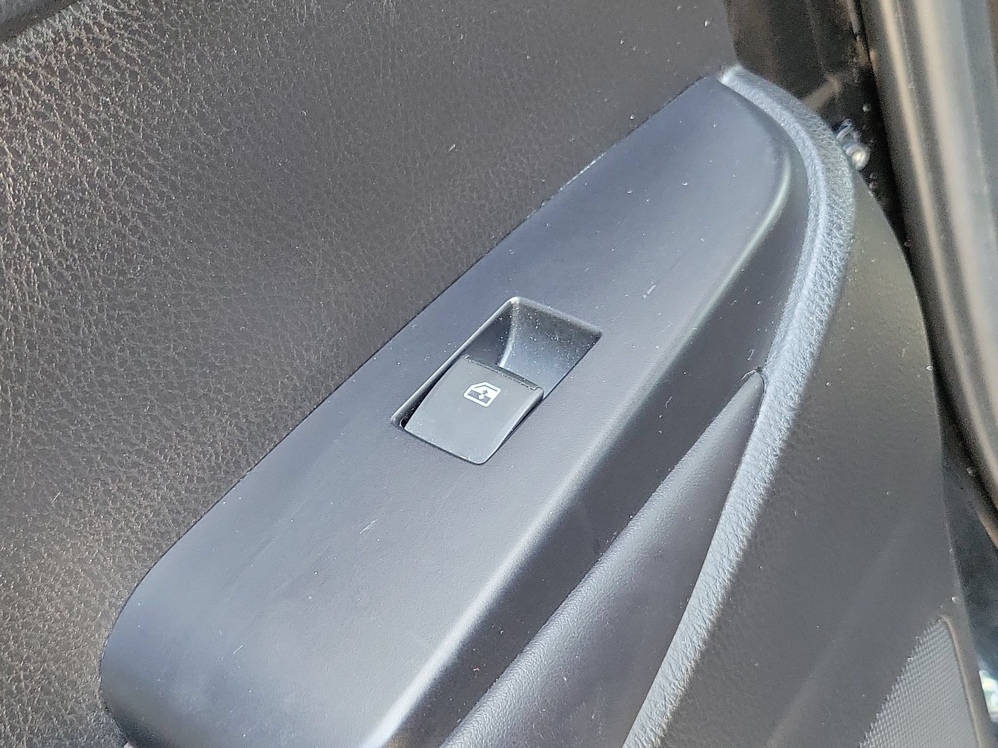 Used 2019 Toyota Highlander XLE AWD/4WD image 16