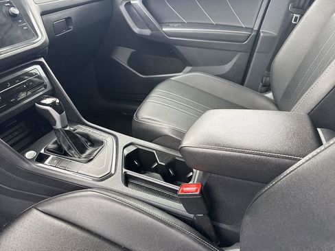 Used 2024 Volkswagen Tiguan SE image 21