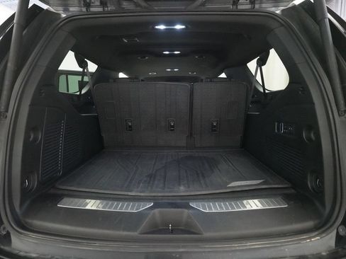 Used 2023 Chevrolet Suburban Z71 w/ Luxury Package AWD/4WD image 10