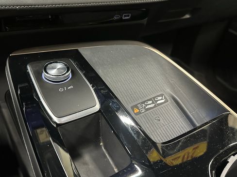 Used 2025 Buick Enclave Avenir image 39