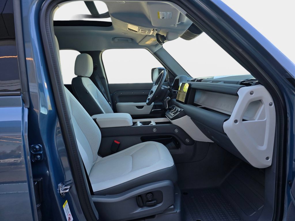 Used 2025 Land Rover Defender 110 S AWD/4WD image 10