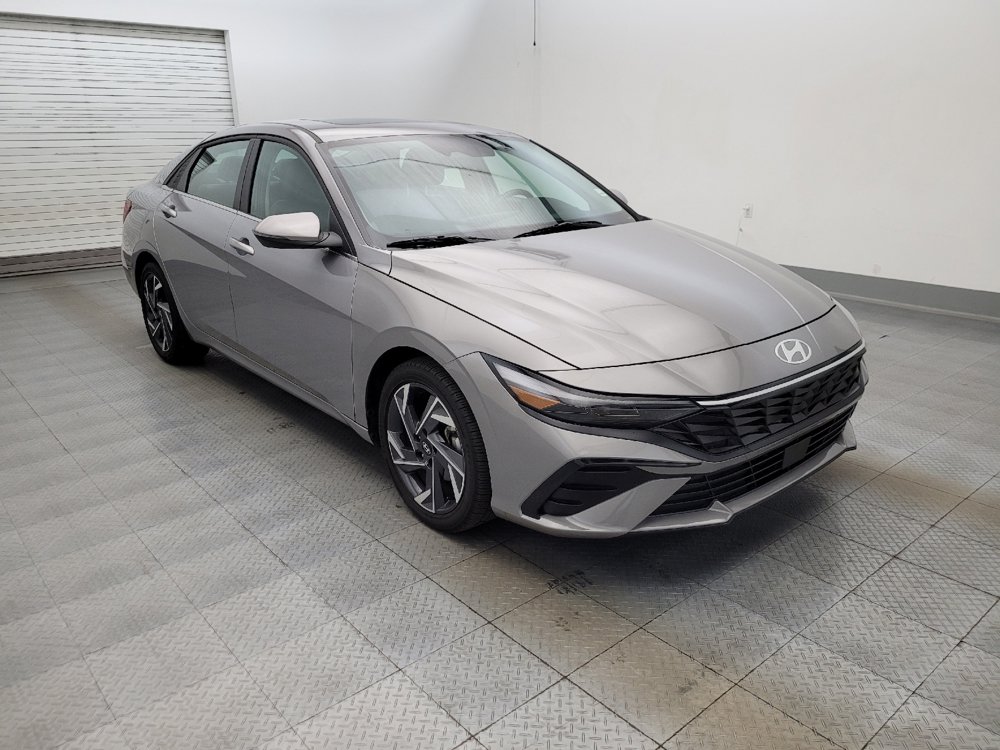 Used 2025 Hyundai Elantra Limited FWD image 13