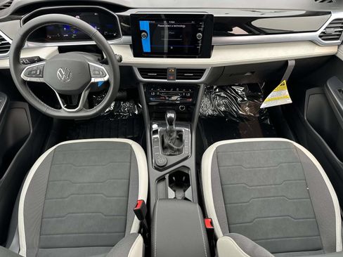 New 2026 Volkswagen Taos SE AWD/4WD image 11