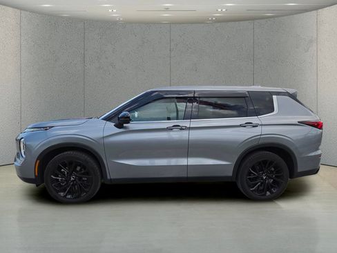 Used 2024 Mitsubishi Outlander SE Black Edition FWD image 9