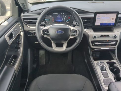 Used 2024 Ford Explorer XLT RWD image 16