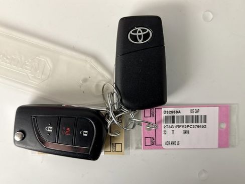 Used 2023 Toyota RAV4 LE AWD/4WD image 10