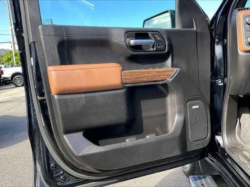 Used 2020 Chevrolet Silverado 1500 High Country w/ Technology Package AWD/4WD image 27
