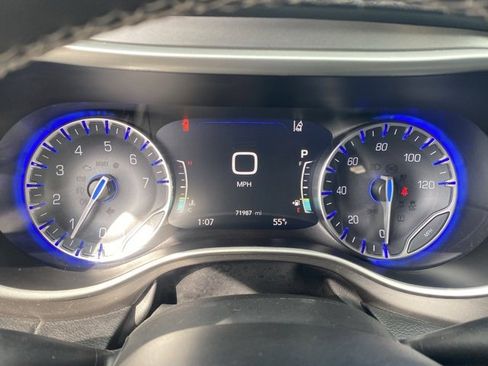 Used 2023 Chrysler Pacifica Touring-L image 20