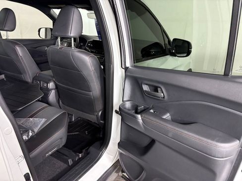 Used 2025 Honda Ridgeline TrailSport image 32