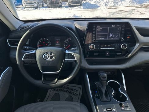 Used 2022 Toyota Highlander L image 18