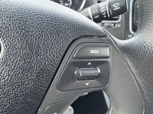 Used 2017 Kia Forte LX image 2