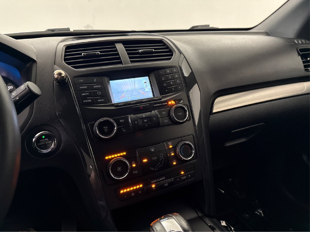 Used 2018 Ford Explorer XLT FWD image 39