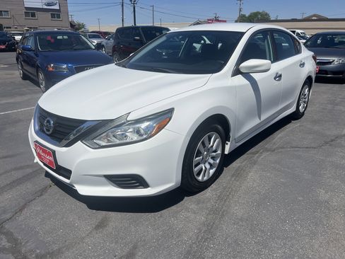Used 2017 Nissan Altima 2.5 S FWD image 3