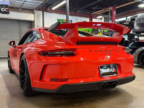 Used 2018 Porsche 911 GT3 w/ Sport Chrono Package RWD image 12