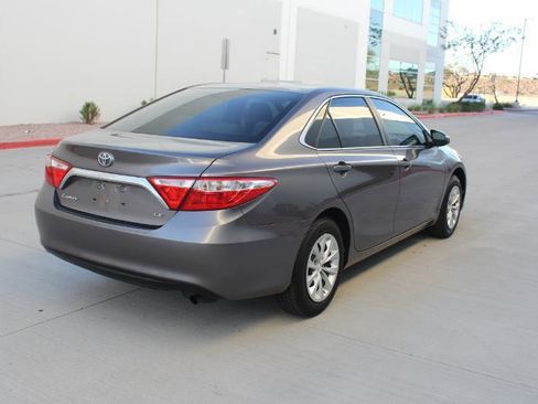 Used 2016 Toyota Camry LE image 5