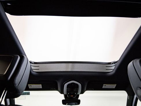 Certified 2026 Porsche Macan image 30