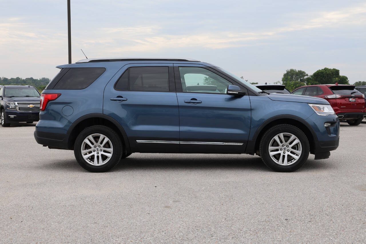 Used 2019 Ford Explorer XLT w/ Equipment Group 202A AWD/4WD image 7