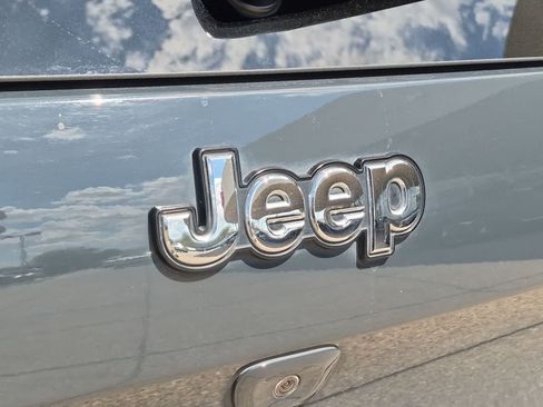 Used 2018 Jeep Cherokee Latitude Plus AWD/4WD image 12