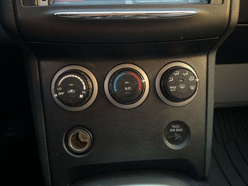 Used 2013 Nissan Rogue SV image 19