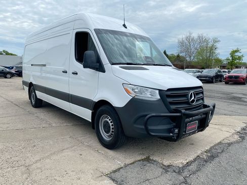 Used 2025 Mercedes-Benz Sprinter 2500 image 2