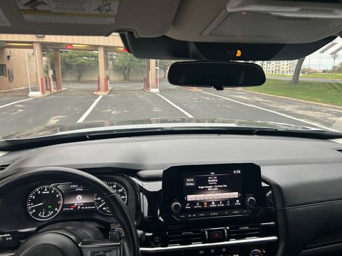 Used 2025 Nissan Pathfinder SV image 33