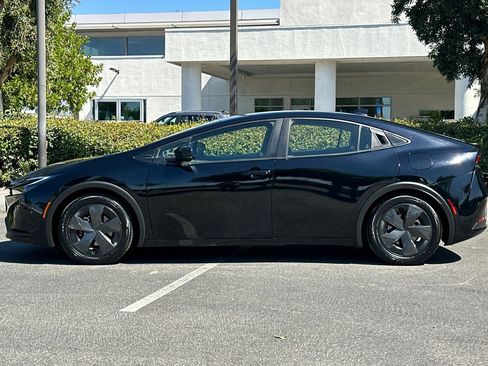 Used 2024 Toyota Prius LE FWD image 2