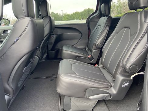 New 2026 Chrysler Pacifica Select image 11
