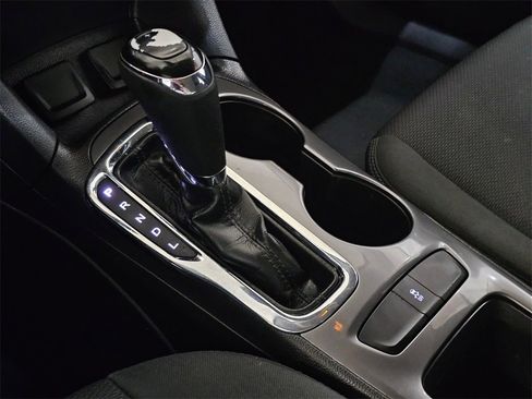 Used 2017 Chevrolet Cruze LT image 32
