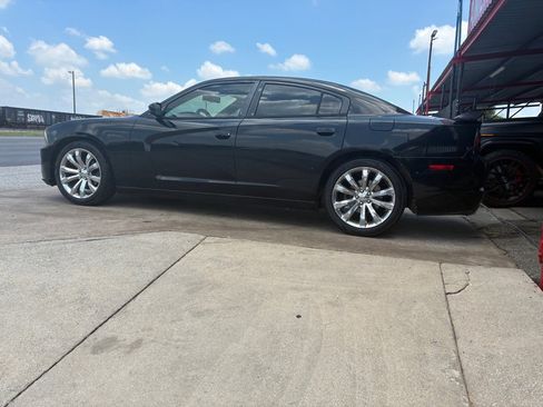 Used 2012 Dodge Charger SE RWD image 18