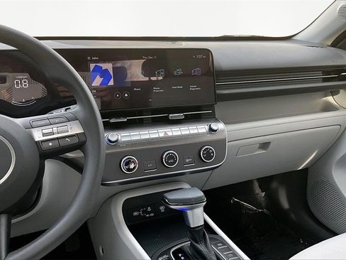 Used 2025 Hyundai Kona SE image 6