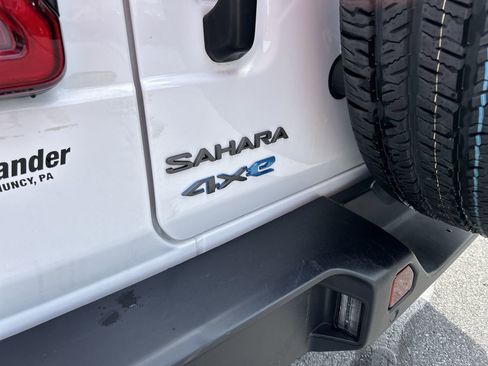 Used 2025 Jeep Wrangler Sahara w/ Safety Group image 10