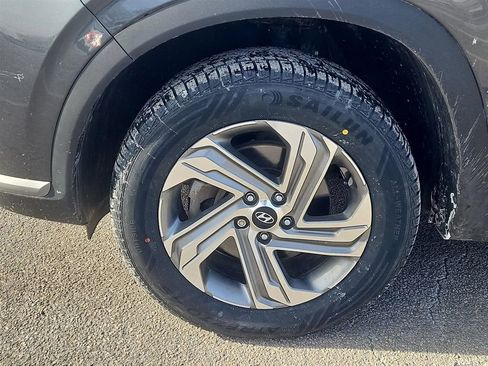 Used 2022 Hyundai Santa Fe SE image 2