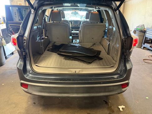 Used 2015 Toyota Highlander Limited AWD/4WD image 18