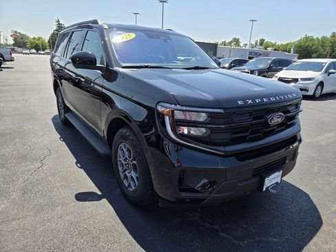 Certified 2025 Ford Expedition Active AWD/4WD image 1