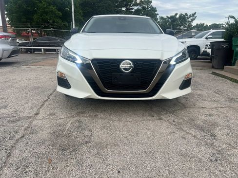 Used 2021 Nissan Altima 2.5 SR FWD image 3