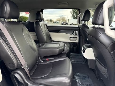 Certified 2024 Kia Carnival LX image 14
