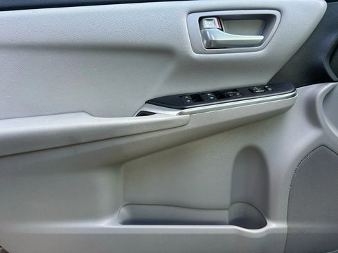 Used 2016 Toyota Camry LE image 5