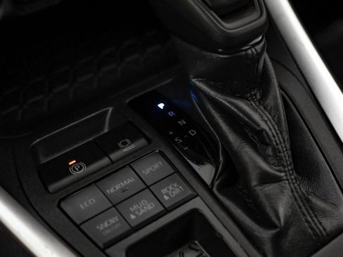 Used 2022 Toyota RAV4 XLE image 21