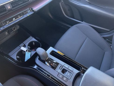 Used 2025 Toyota Prius SE image 21