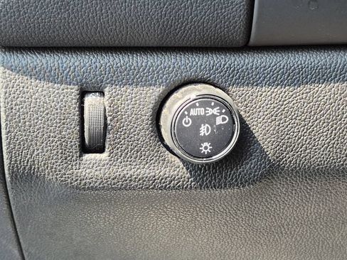 Used 2021 Chevrolet Colorado LT w/ Safety Package RWD image 9