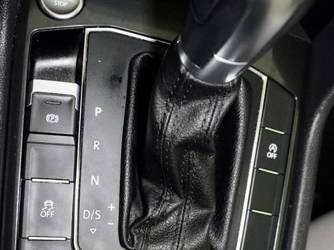 Used 2018 Volkswagen Tiguan SEL image 25