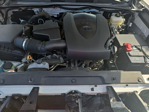Used 2020 Toyota Tacoma TRD Off-Road AWD/4WD image 27
