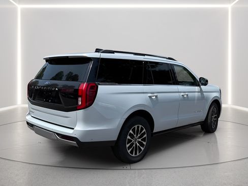Used 2025 Ford Expedition Platinum AWD/4WD image 5