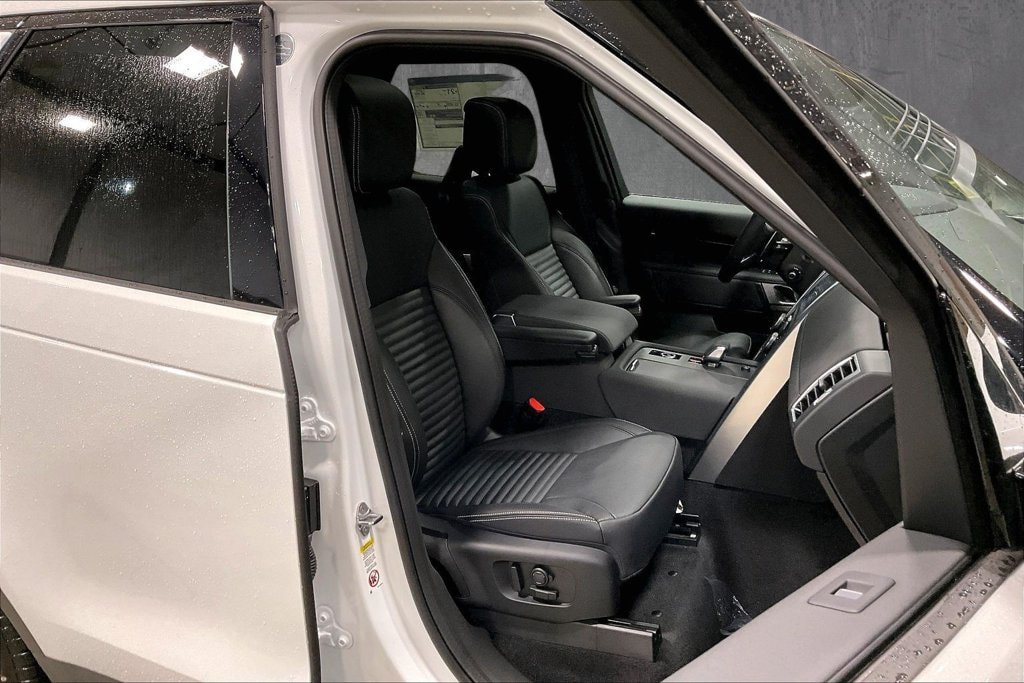 New 2026 Land Rover Discovery S AWD/4WD image 12
