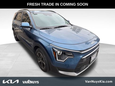 Used 2023 Kia Niro EX FWD image 2