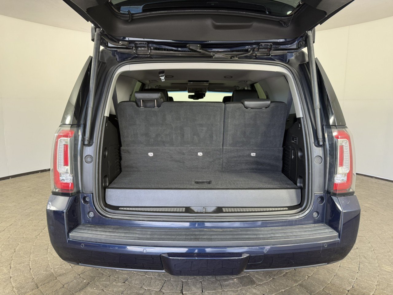 Used 2018 GMC Yukon SLT AWD/4WD image 7