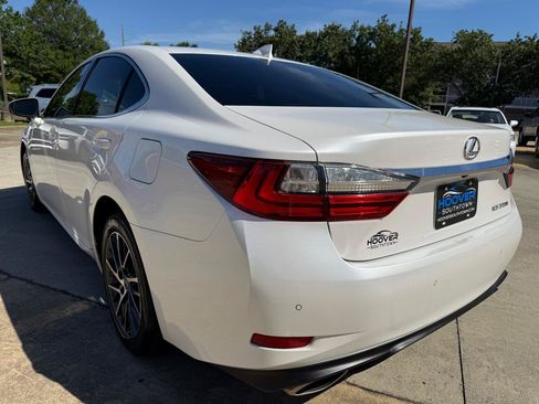 Used 2017 Lexus ES 350 w/ Luxury Package FWD image 4