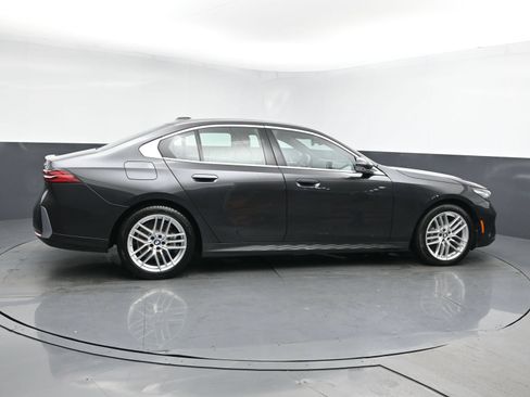 Used 2025 BMW 530i RWD image 3