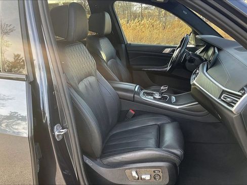Used 2022 BMW X7 M50i w/ Executive Package image 7